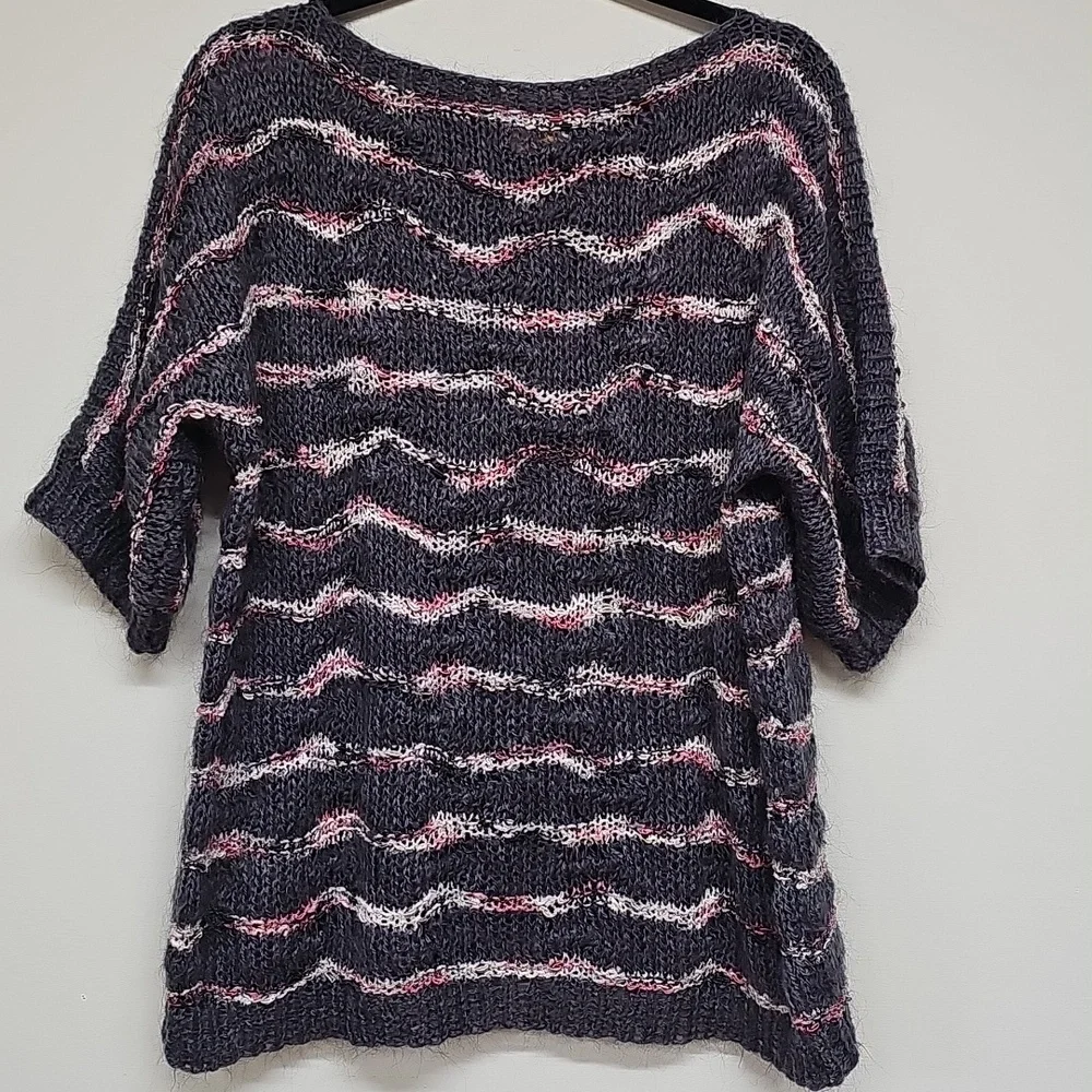 JRW - Handknit Wave Stripes Short Sleeve Sweater, Gray & Pink, Size Large - Picture 4 of 7